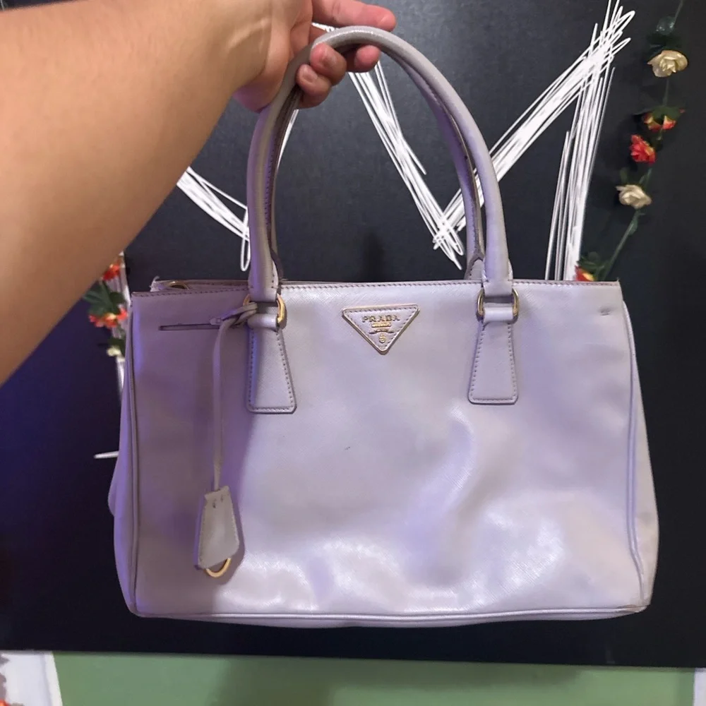 💼 Prada Saffiano Leather Tote Bag – Light Gray - Picture 4 of 4
